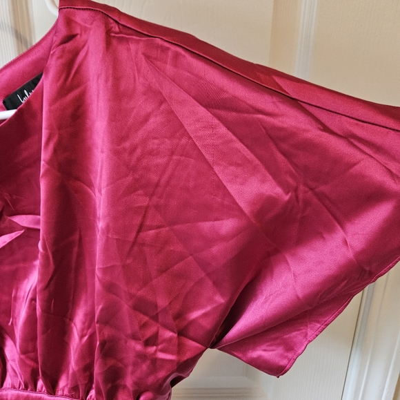 MSRP $45 NWT Lulus Satin Tie Back Crop Top Sz Small - Picture 4 of 10